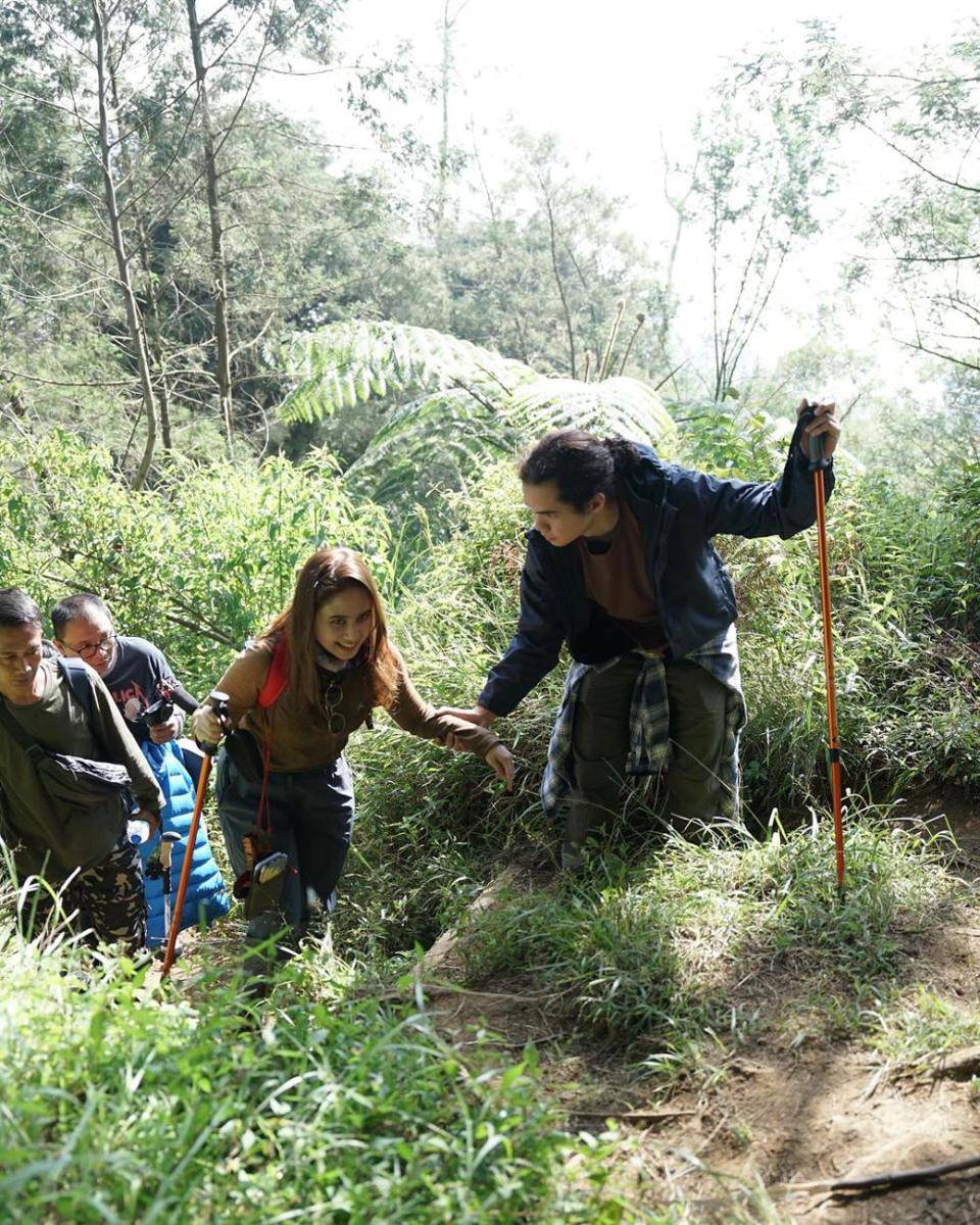 potret Tissa Biani saat naik Gunung Prau (instagram.com/tissabiani)