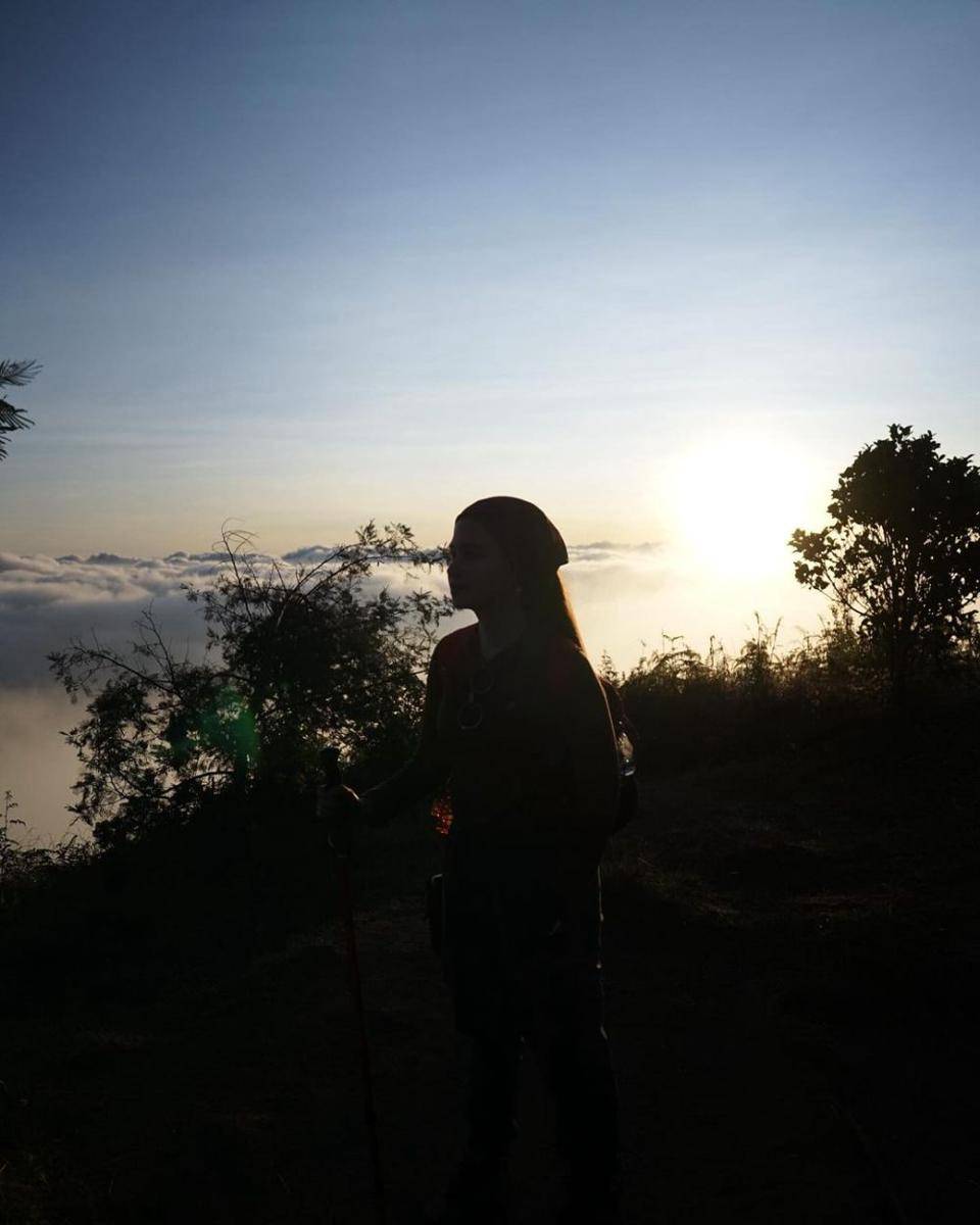 potret Tissa Biani saat naik Gunung Prau (instagram.com/tissabiani)