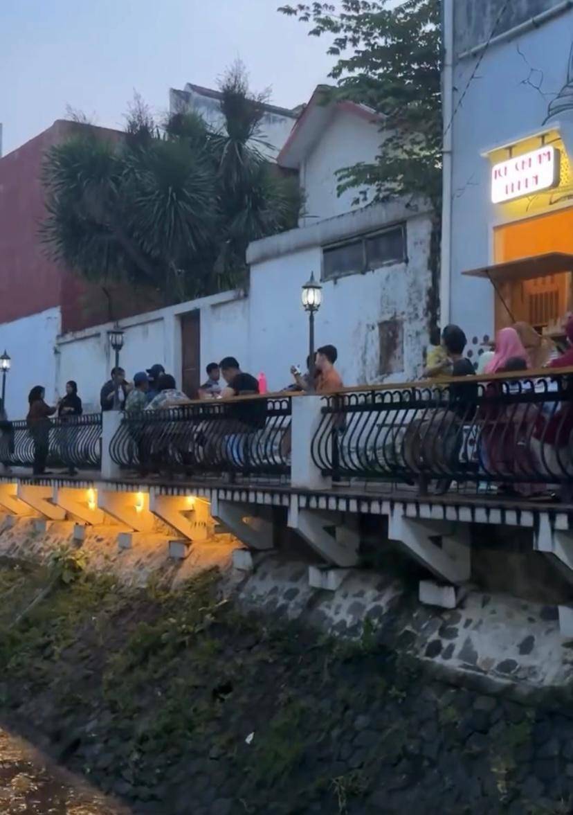 suasana nongkrong di Ice Lepen (instagram.com/nilamccahya)