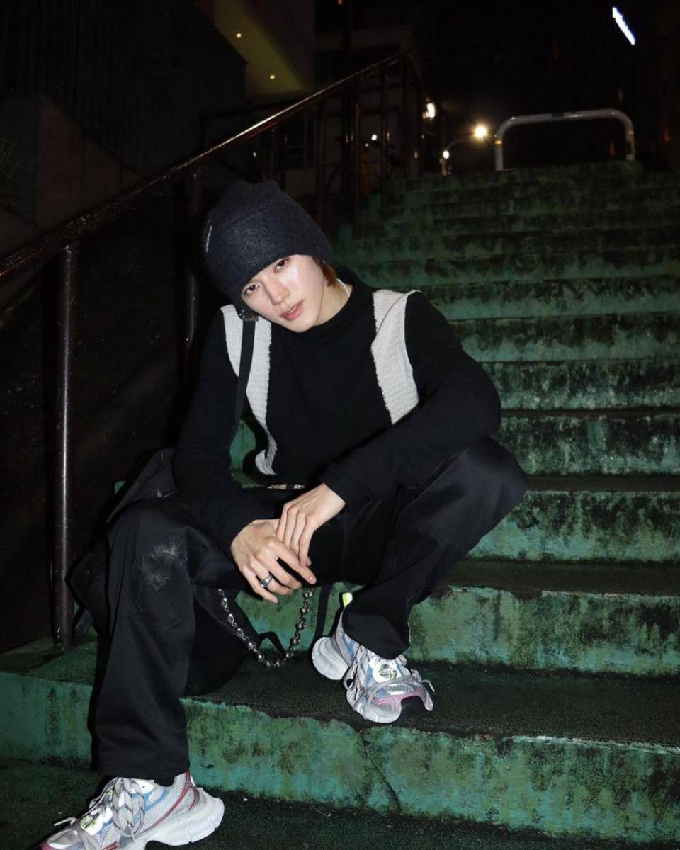 ide outfit street style ala Taeyong NCT (instagram.com/taeoxo_nct)