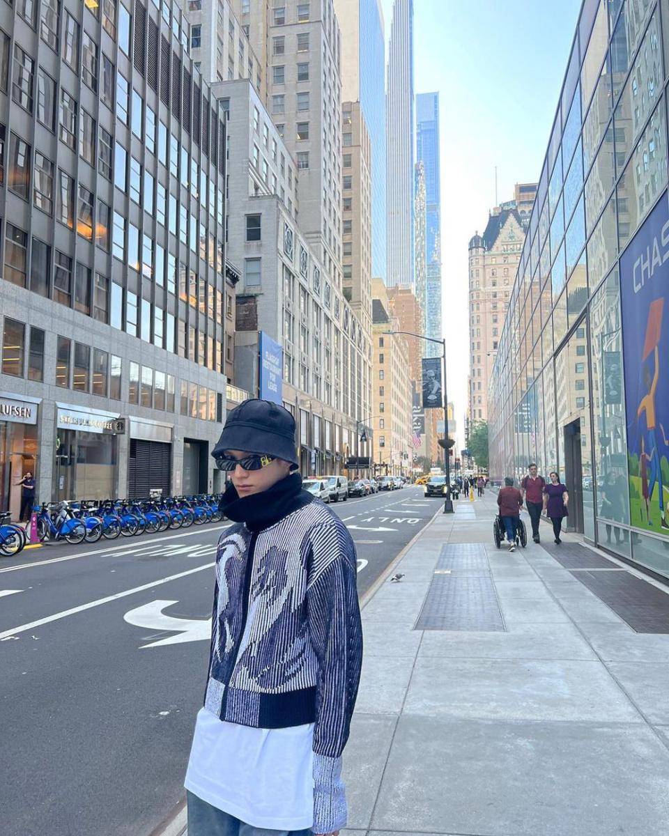 ide outfit street style ala Taeyong NCT (instagram.com/taeoxo_nct)