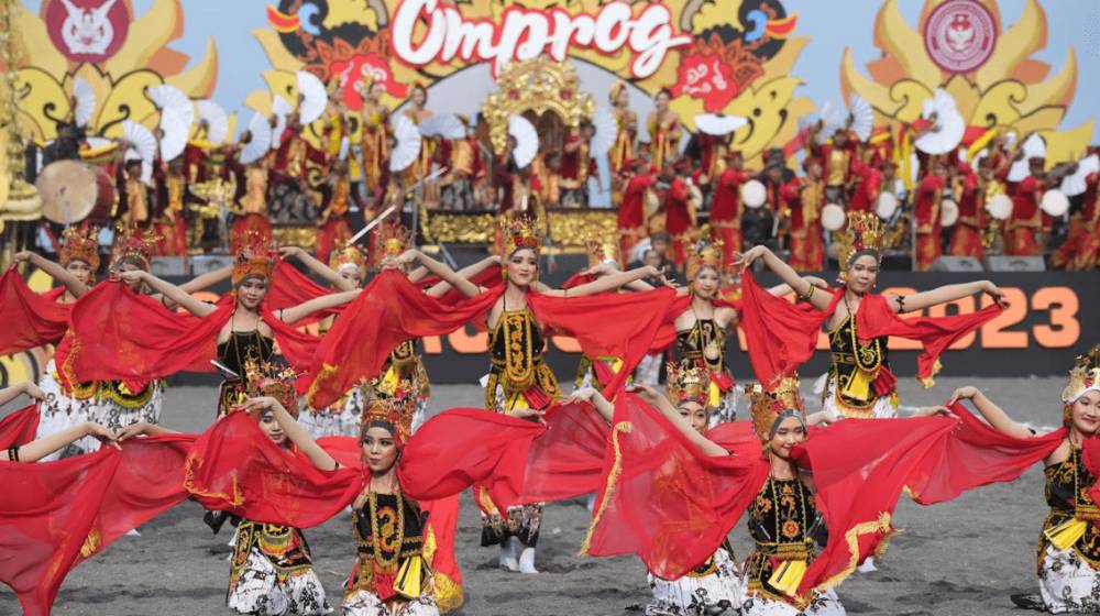 Festival Gandrung Sewu (www.eventdaerah.kemenparekraf.go.id/festival-gandrung-sewu)