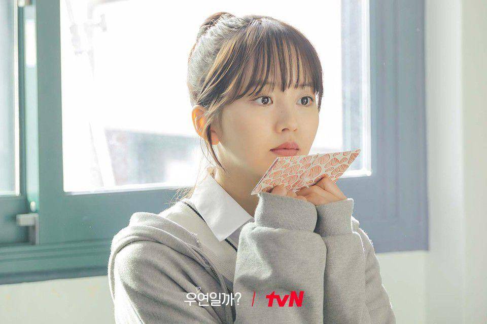 Lee Hong Joo (Kim So Hyun) di drakor Serendipity's Embrace (dok. tvN/Serendipity's Embrace)