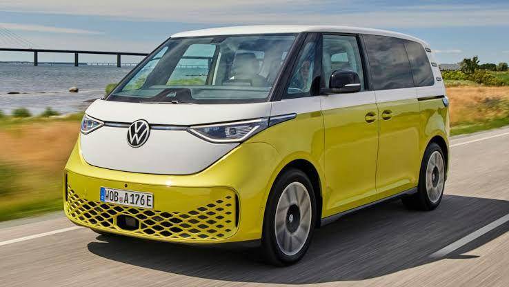 ilustrasi berkendara dengan VW ID. Buzz (autoexpress.co.uk)