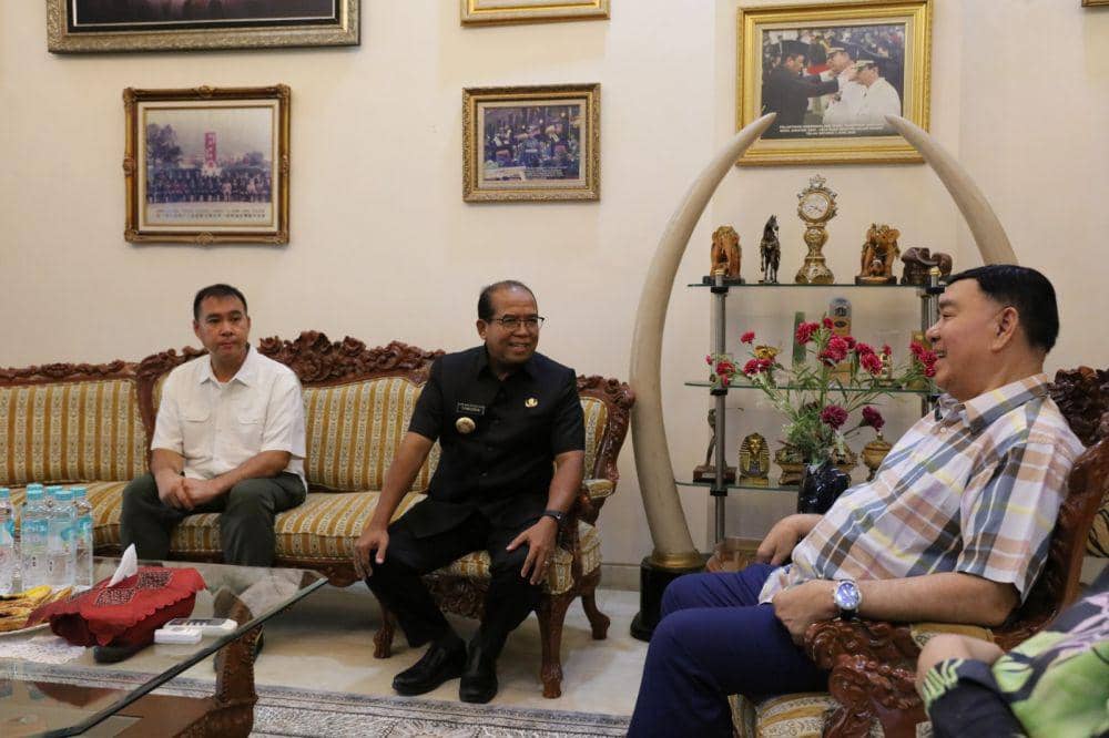 Pj Gubernur Lampung Samsudin temui mantan Gubernur Lampung Komjen Pol (Purn) Sjachroedin ZP. (Dok. Pemprov Lampung).