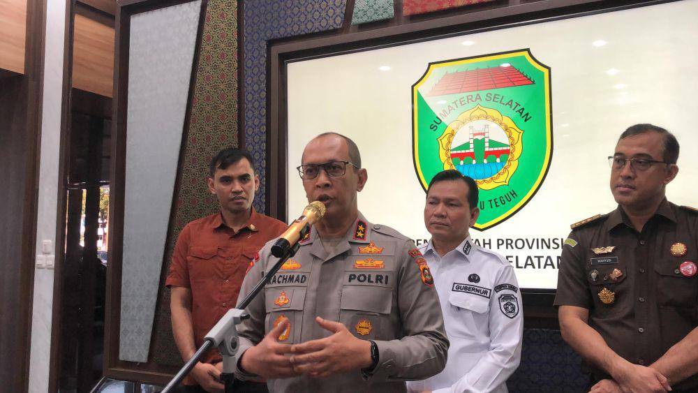 Irjen Pol Albertus Rachmad Wibowo bersama Gubernur Sumsel Elen Setiadi sepakat membuat satgas pencegahan ilegal drilling di Sumsel (Dok: istimewa)