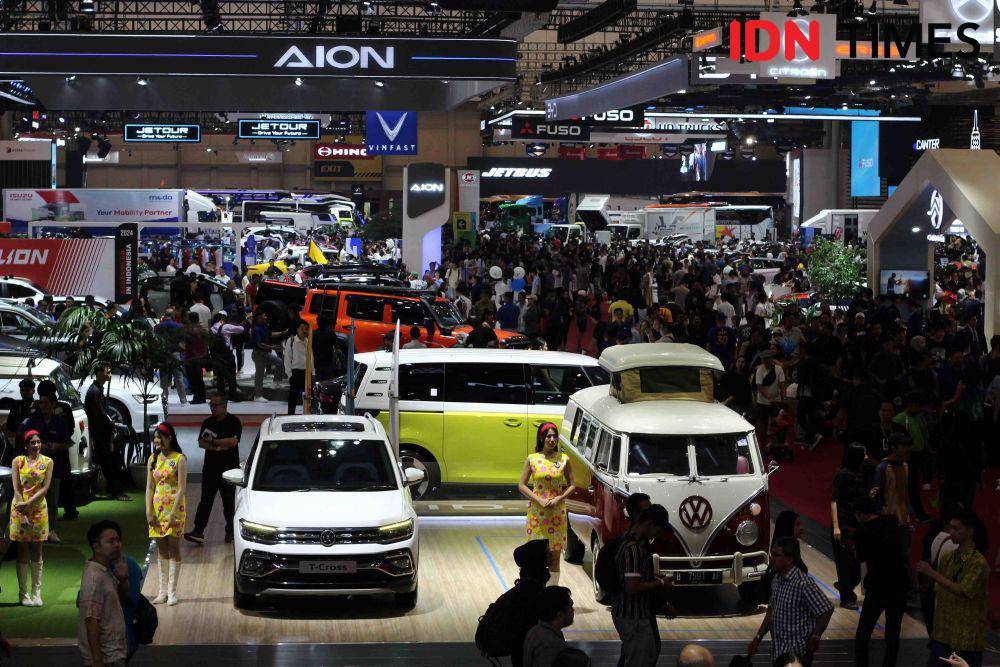 ilustrasi pameran otomotif GIIAS 2024 (IDN Times/Muhammad Raffash)