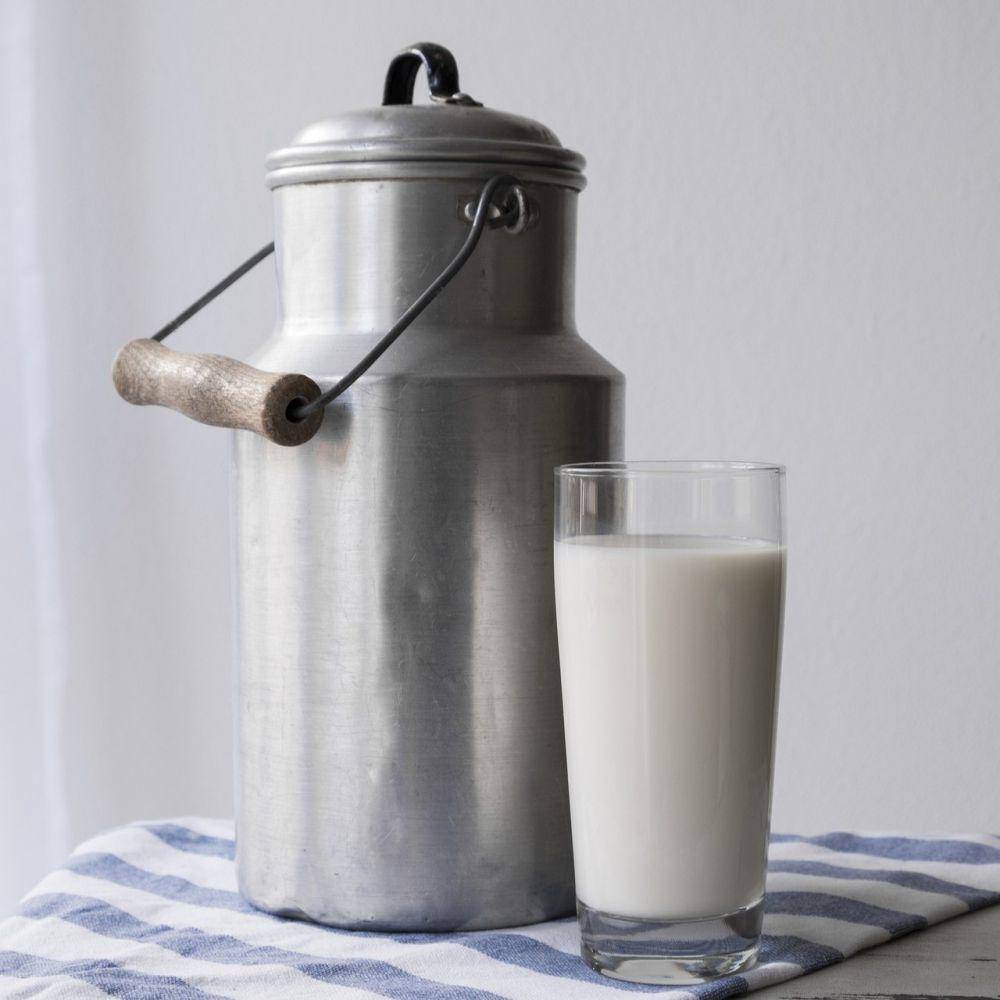 ilustrasi susu segar (unsplash.com/Eiliv Aceron)