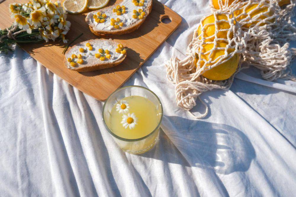 Konsumsi minuman elektrolit (pexels.com/hello aesthe)