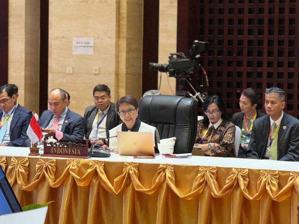 Menteri Luar Negeri RI Retno Marsudi hadiri pertemuan SEANWFZ Commission di Laos. (dok. Kemlu RI)