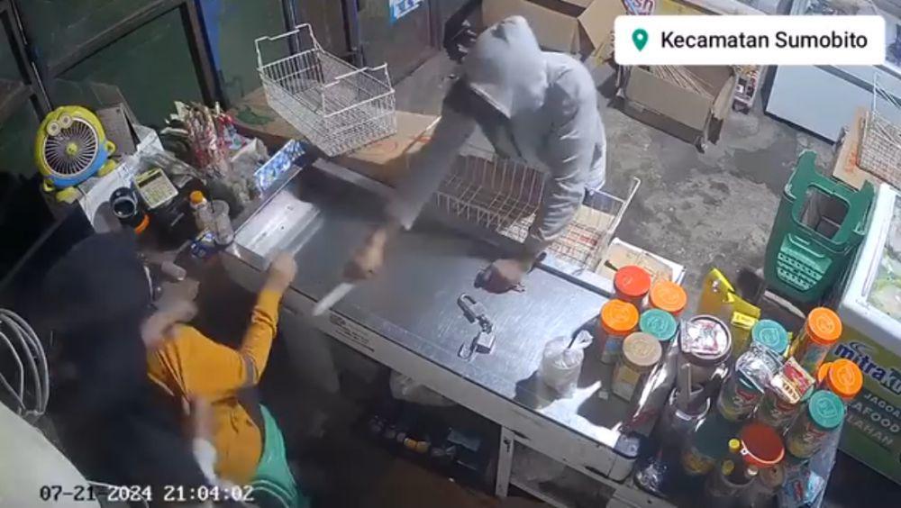 Polisi Buru Perampok Todong Pisau Karyawan Toko di Jombang