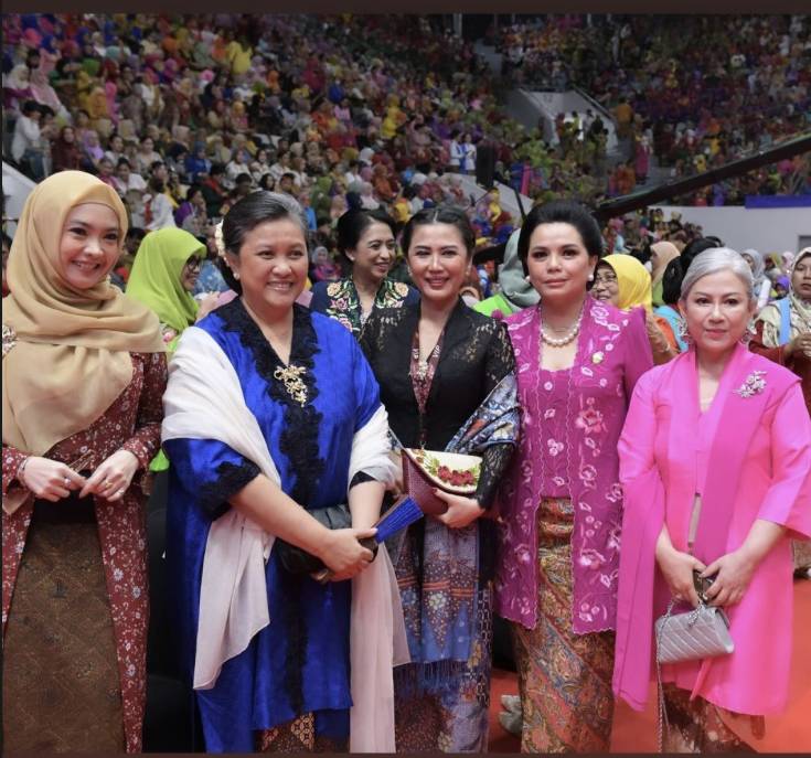 Kebaya publik figur rayakan Hari Kebaya Nasional. (instagram.com/yanti.airlangga)