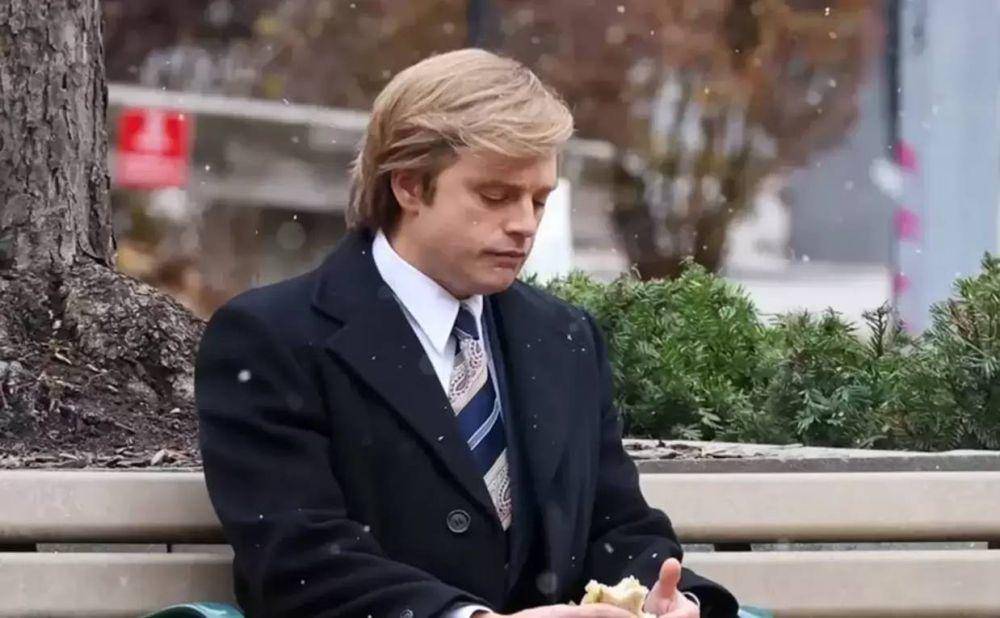 Sebastian Stan sebagai Donald Trump muda di The Apprentice (dok. Mongrel Media/The Apprentice)