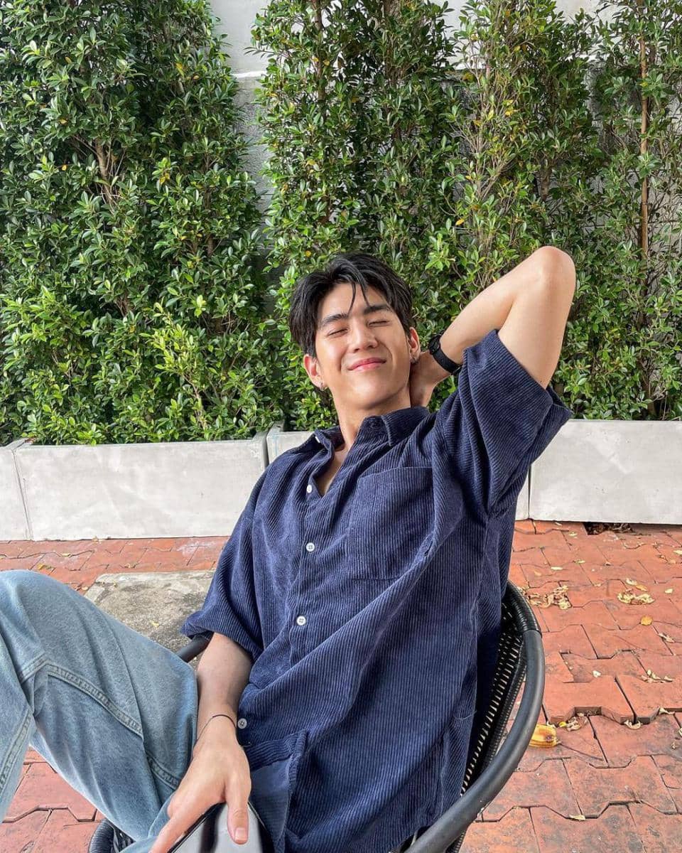 OOTD kemeja lengan pendek ala Sea Tawinan (instagram.com/sea_tawinan)