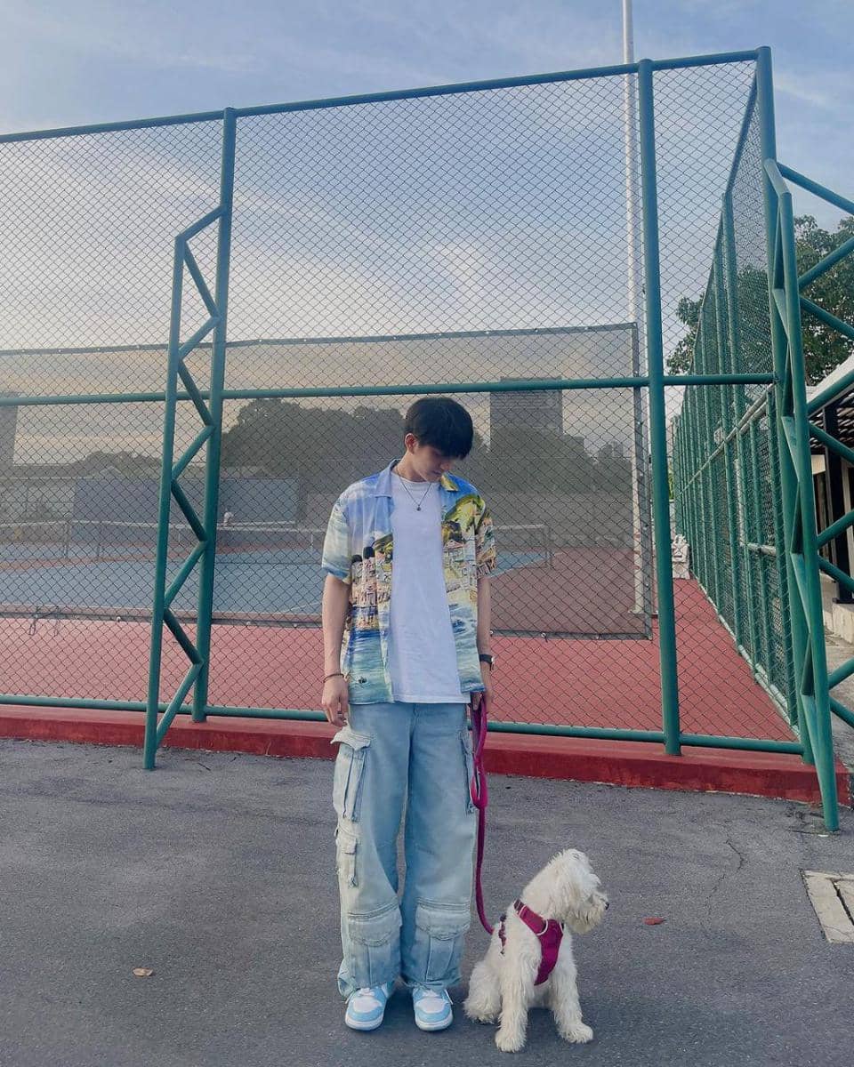 OOTD kemeja lengan pendek ala Sea Tawinan (instagram.com/sea_tawinan)