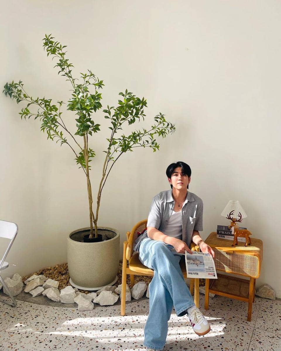 OOTD kemeja lengan pendek ala Sea Tawinan (instagram.com/sea_tawinan)