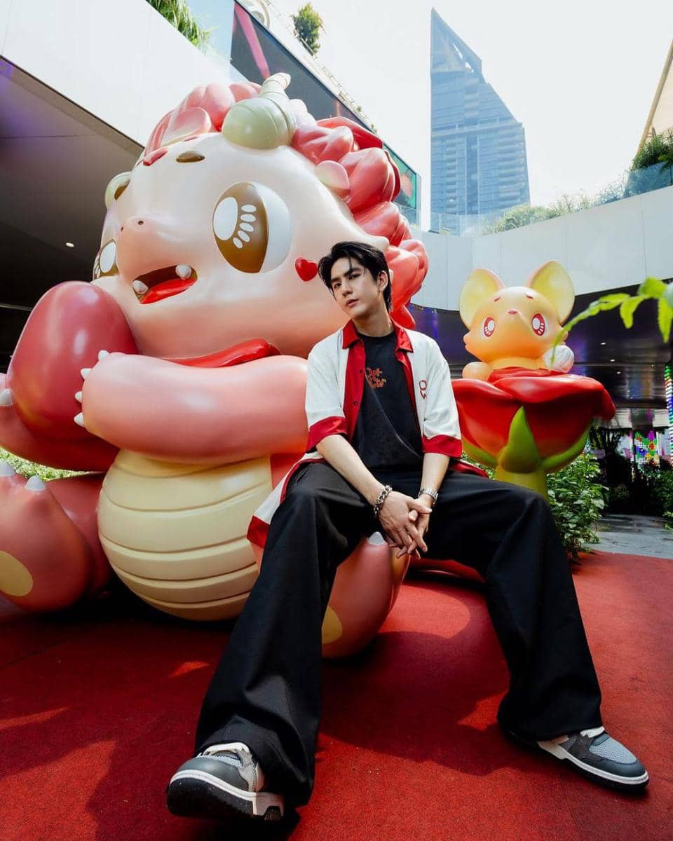 OOTD kemeja lengan pendek ala Sea Tawinan (instagram.com/sea_tawinan)