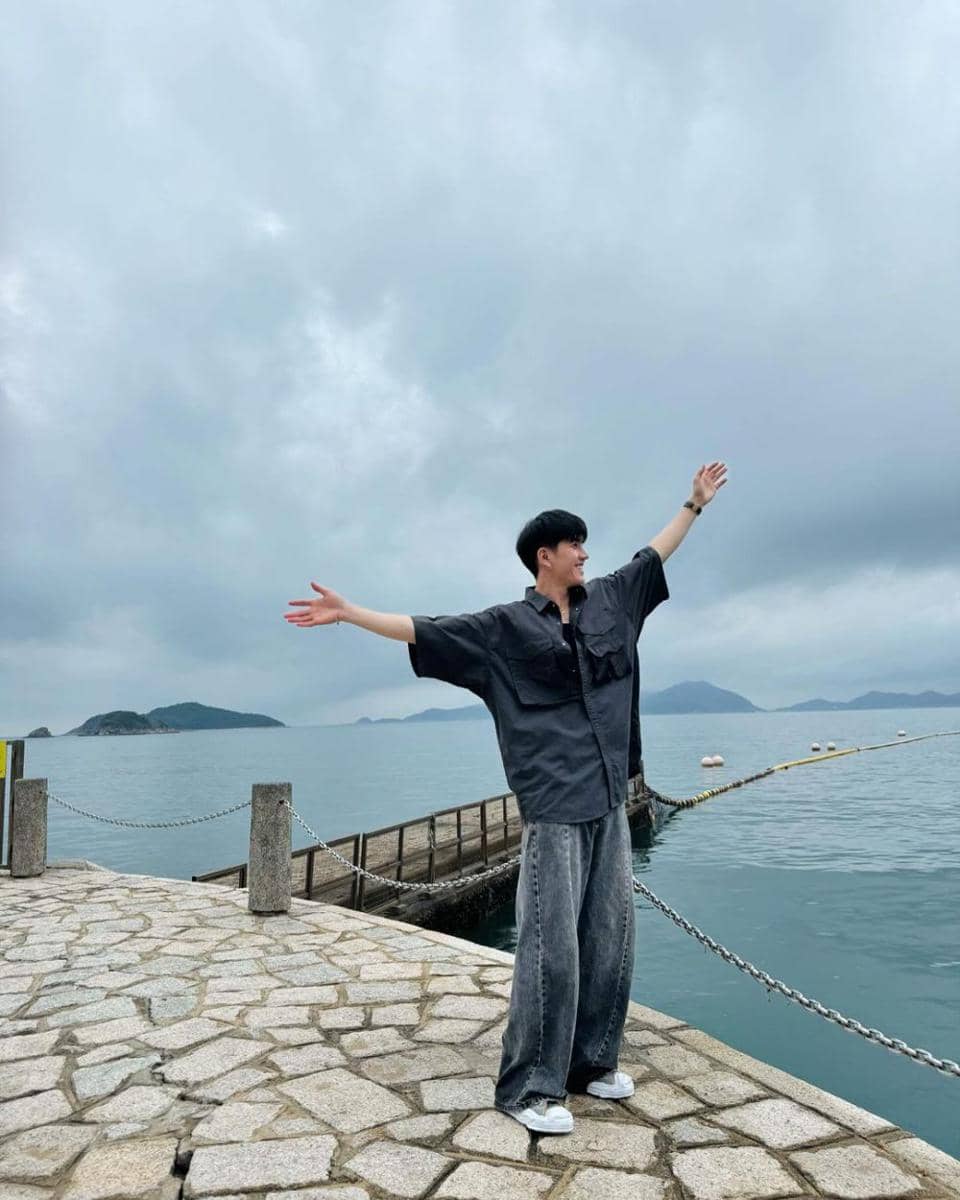 OOTD kemeja lengan pendek ala Sea Tawinan (instagram.com/sea_tawinan)