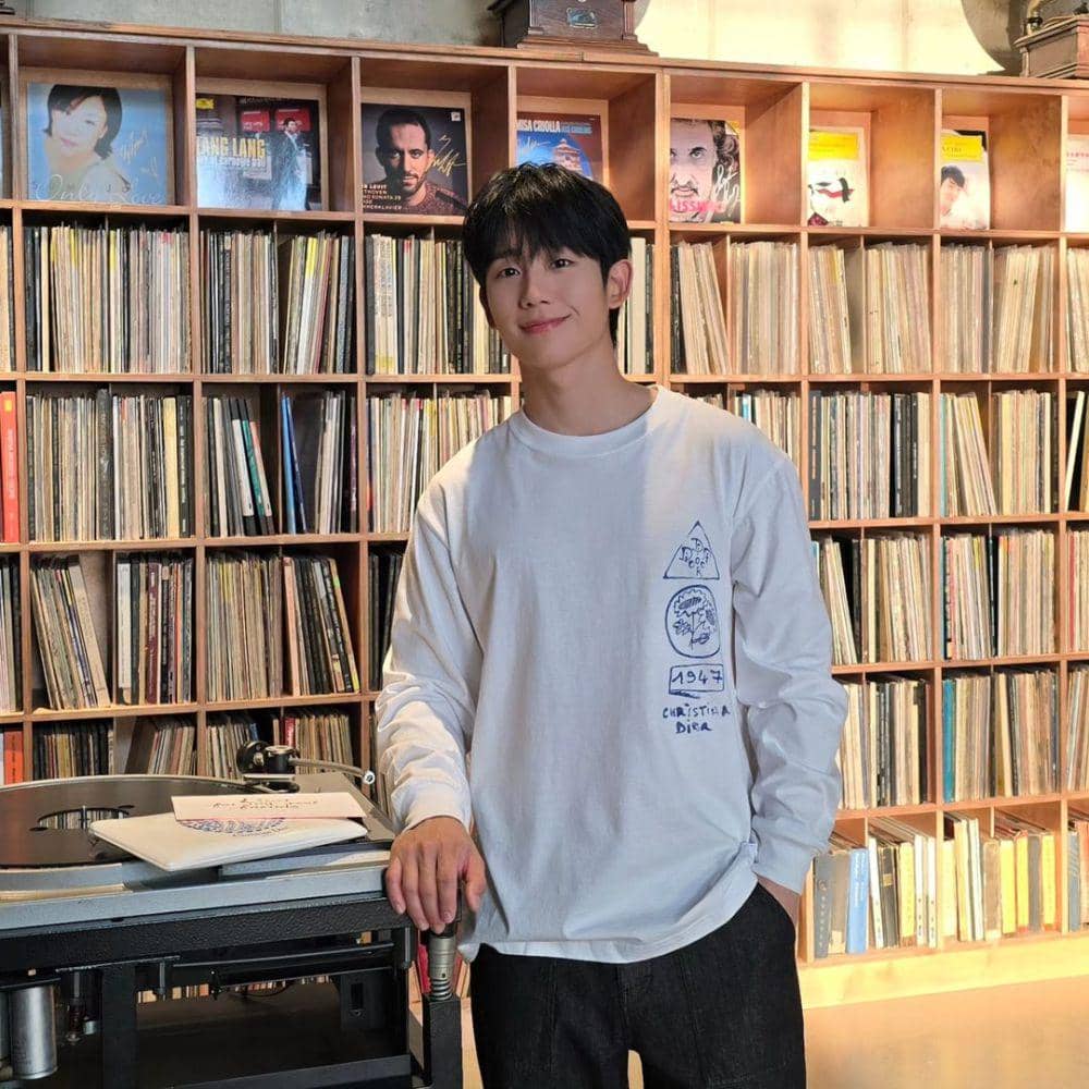 potret Jung Hae In (instagram.com/holyhaein)