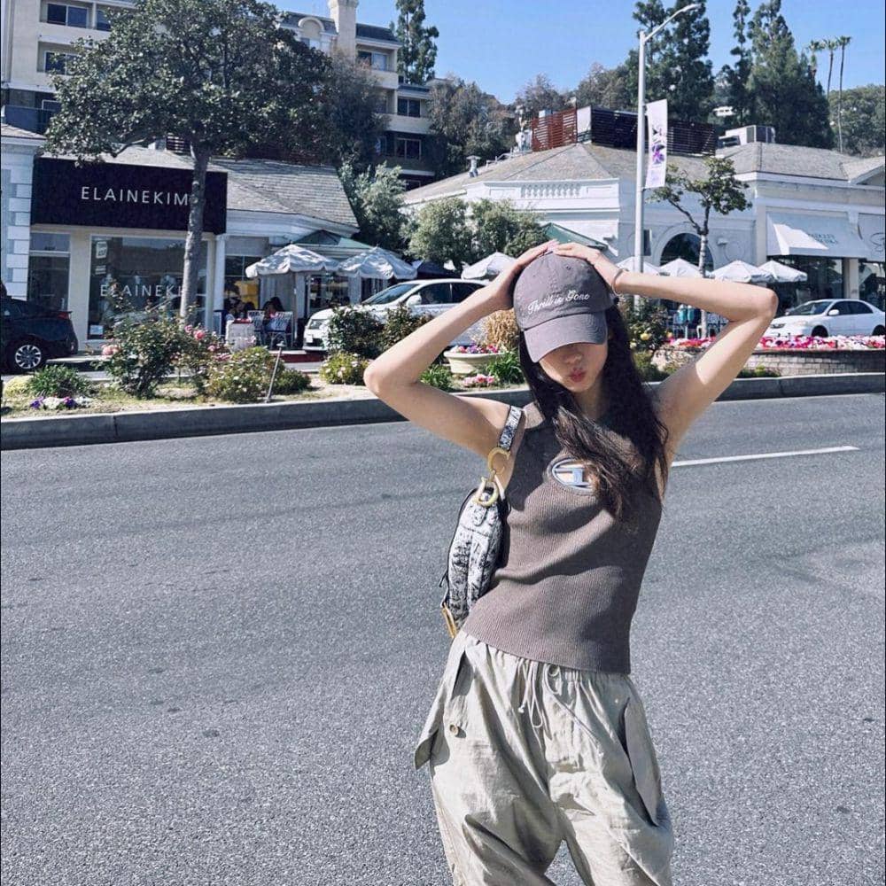 OOTD Casual Jisoo (instagram.com/sooyaaa__)