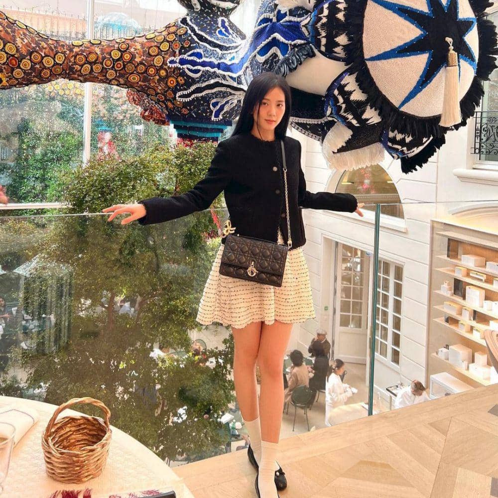 OOTD Casual Jisoo (instagram.com/sooyaaa__)