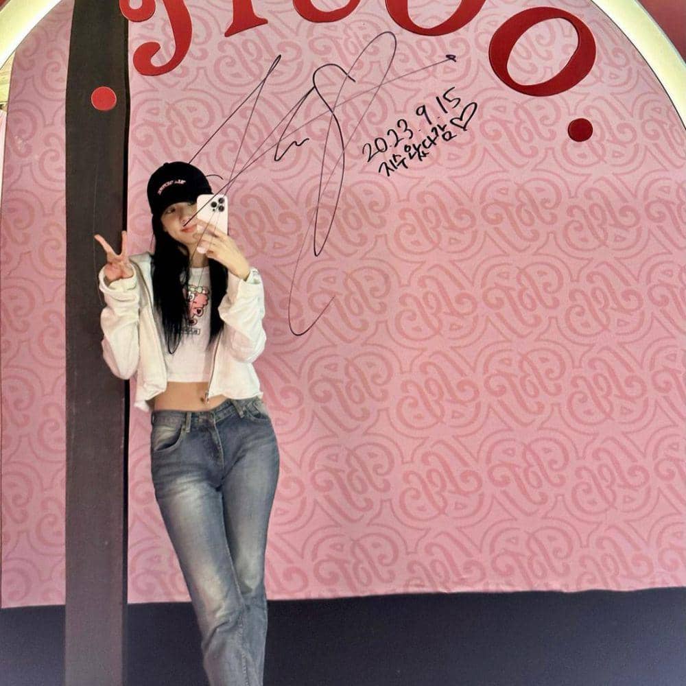 OOTD Casual Jisoo (instagram.com/sooyaaa__)