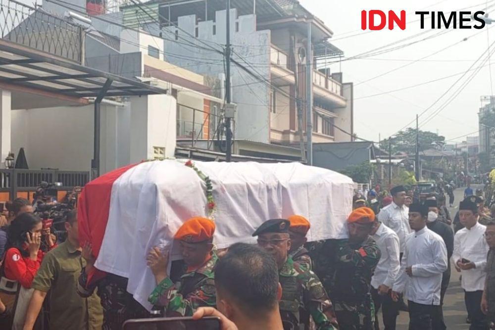 Jenazah Mendiang Hamzah Haz Dimakamkan di Bogor Secara Militer