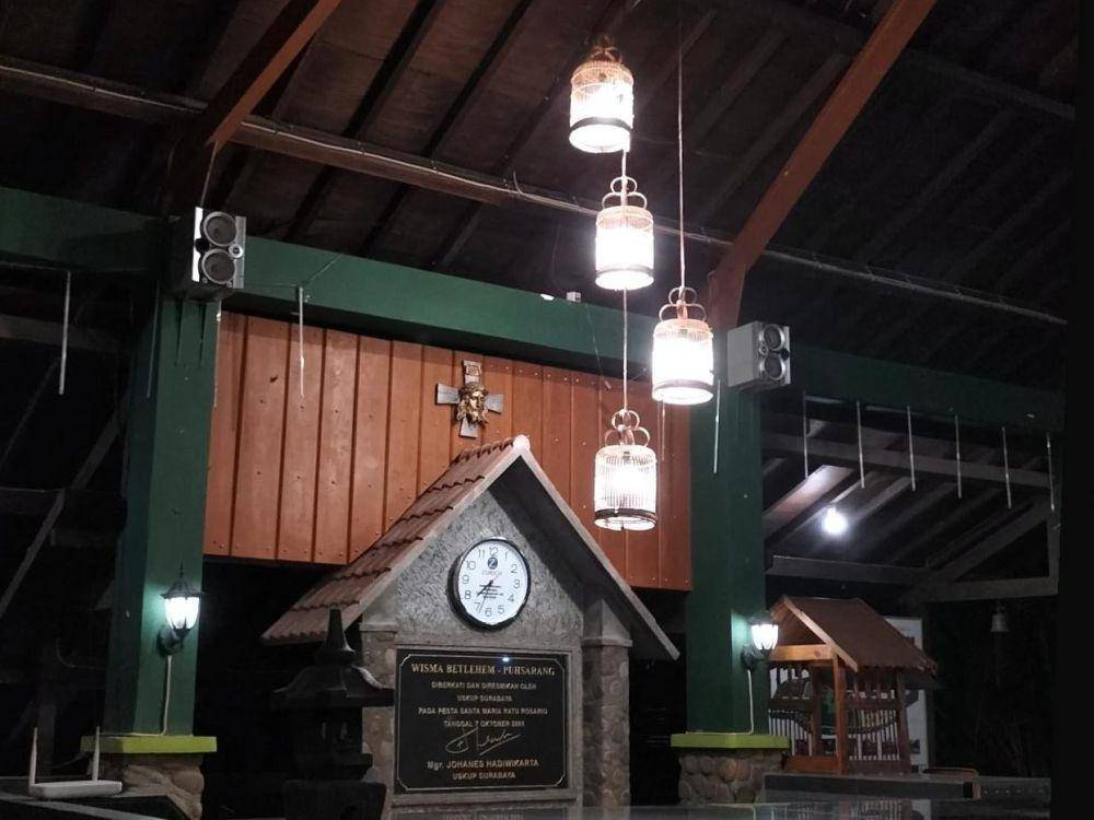 Suasana Wisma Betlehem saat malam hari. IDN Times/Talita Hariyanto