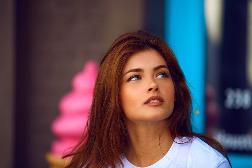 ilustrasi perempuan menawan (unsplash.com/Ayo Ogunseinde)