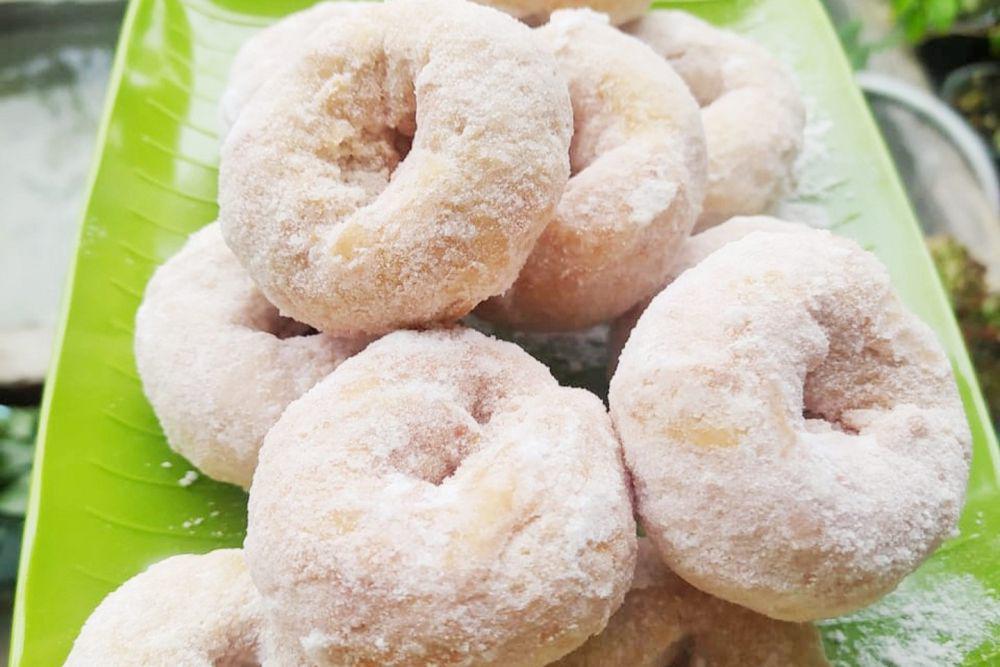 5 Cara Membuat Gula Menempel Maksimal pada Donat