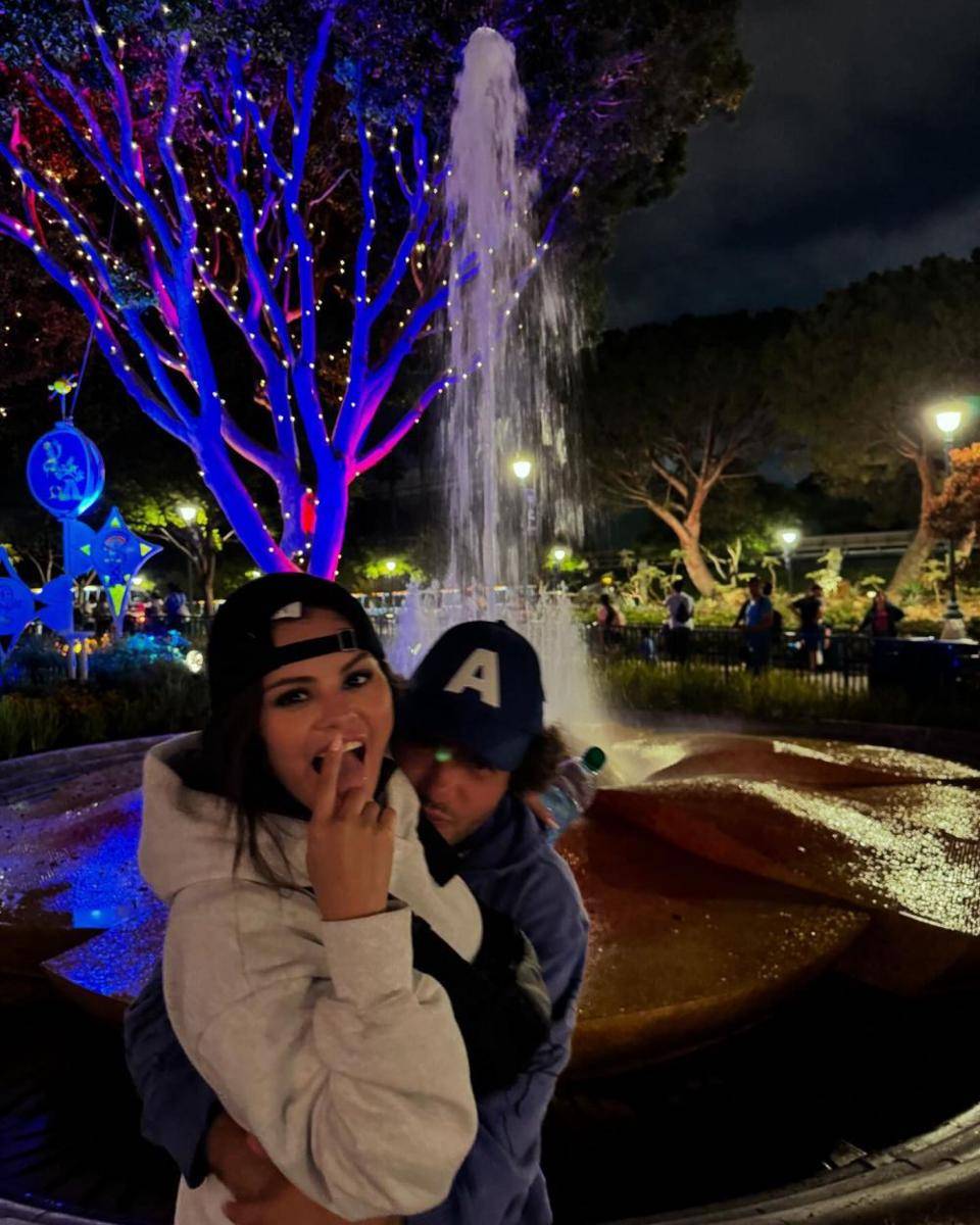 potret mesra Selena Gomez dan pacar (instagram.com/selenagomez)