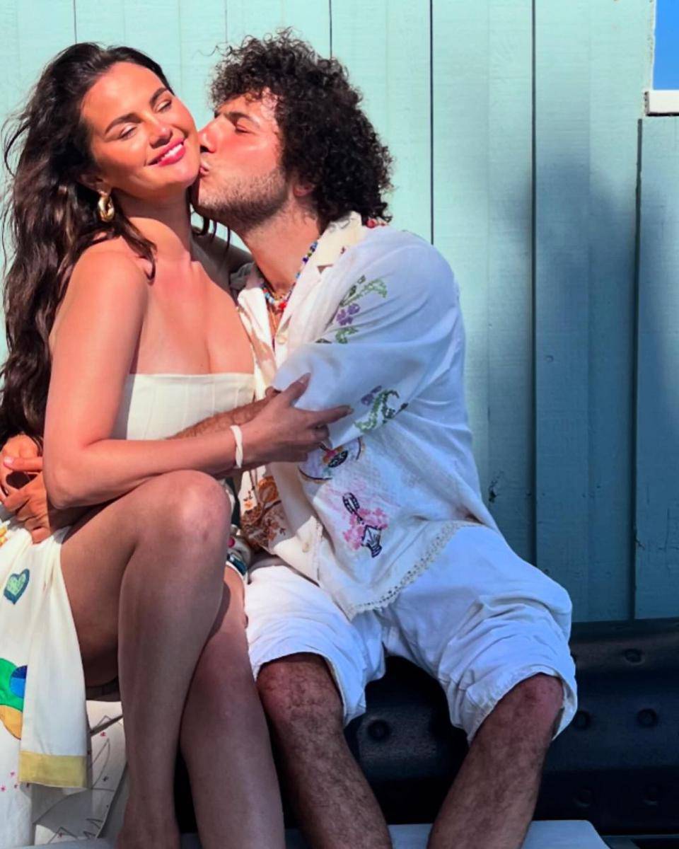 potret mesra Selena Gomez dan pacar (instagram.com/selenagomez)