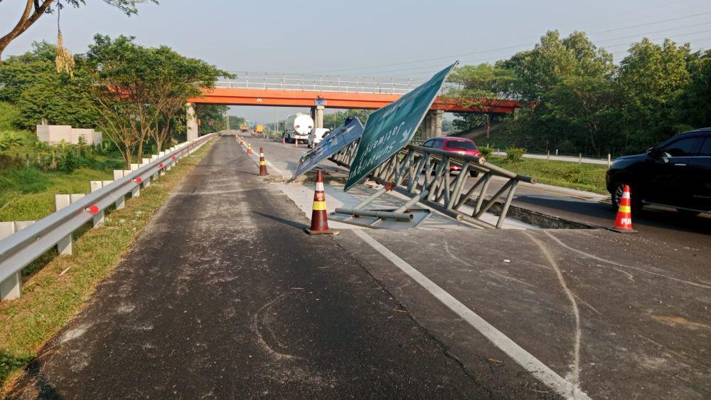 Kronologi Bus Dosen Unpam Kecelakaan di Tol Cipali