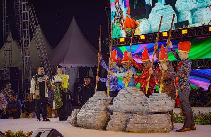 Opening ceremony F8 di Tugu MNEK Kawasan CPI Makassar, Rabu (24/7/2024). (Humas Pemkot Makassar)