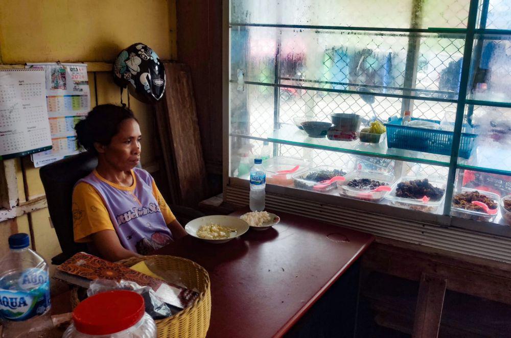 Makan Siang Gratis di Timika, Rp7.500 hanya Dapat Sebungkus Mi Instan