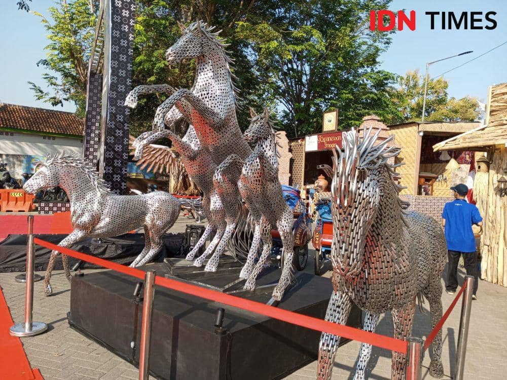 Produk kriya yang ditampilkan dalam BCE 2024.(IDN Times/Daruwaskita)