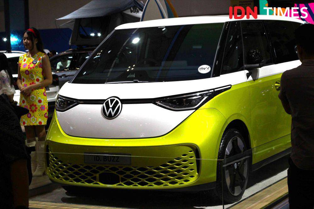 ilustrasi bagian depan VW ID. Buzz (IDN Times/Muhammad Raffash)