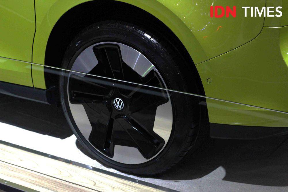 ilustrasi roda VW ID. Buzz (IDN Times/Muhammad Raffash)
