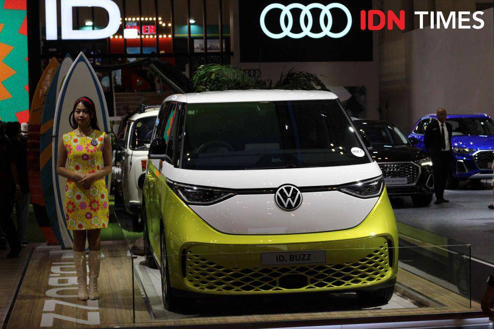 ilustrasi VW ID. Buzz di GIIAS 2024 (IDN Times/Muhammad Raffash)