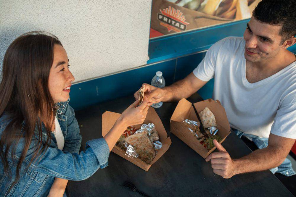 ilustrasi pasangan makan (pexels.com/RDNE Stock Project)