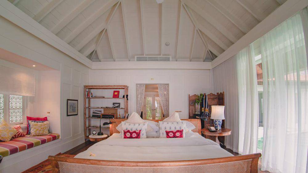 cat kamar warna netral (pexels.com/wewe yang)