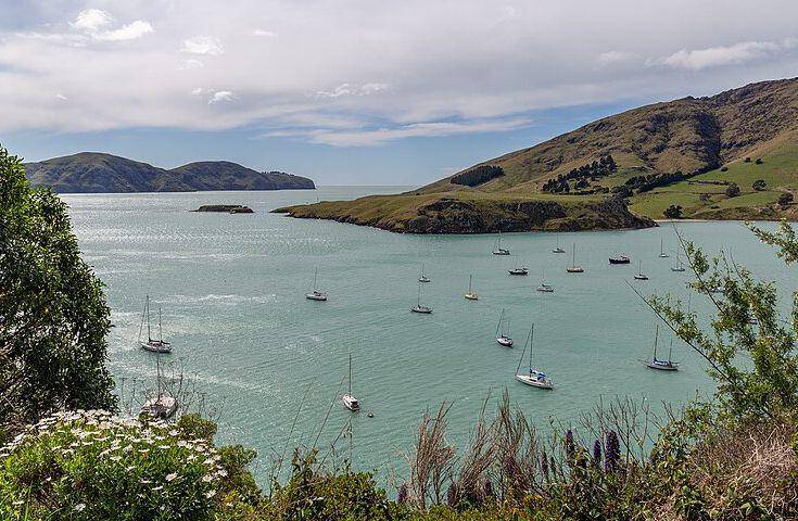 The Bay of Islands (commons.wikimedia.org/Michal Klajban)