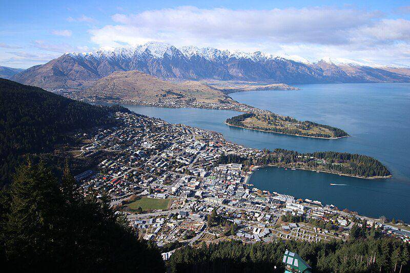 Queenstown (commons.wikimedia.org/Charlie Mitchell)