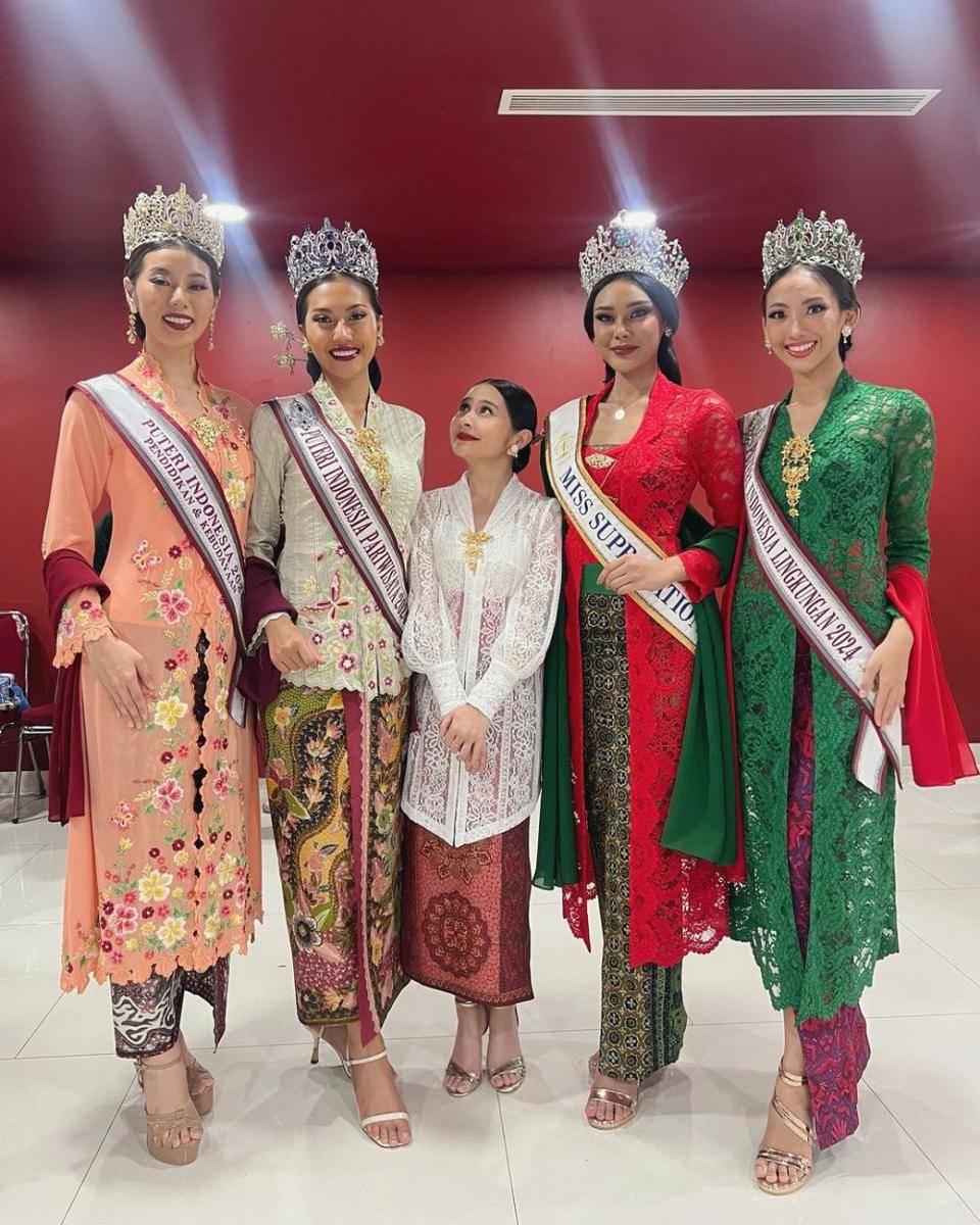Potret Para Puteri Indonesia di Perayaan Hari Kebaya Nasional 2024 (Instagram.com/prillylatuconsina96)