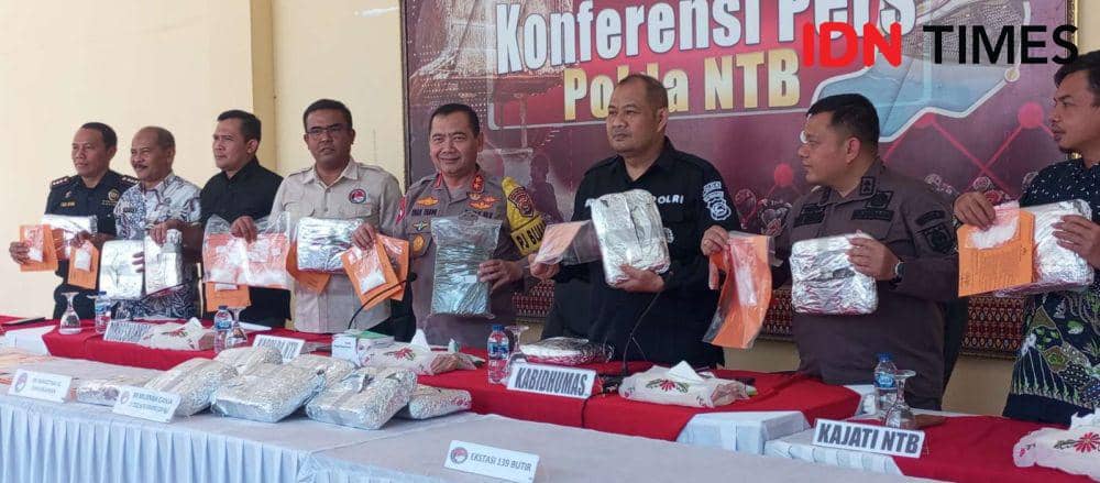 barang bukti narkoba yang diamankan polisi. (IDN Times/Muhammad Nasir)