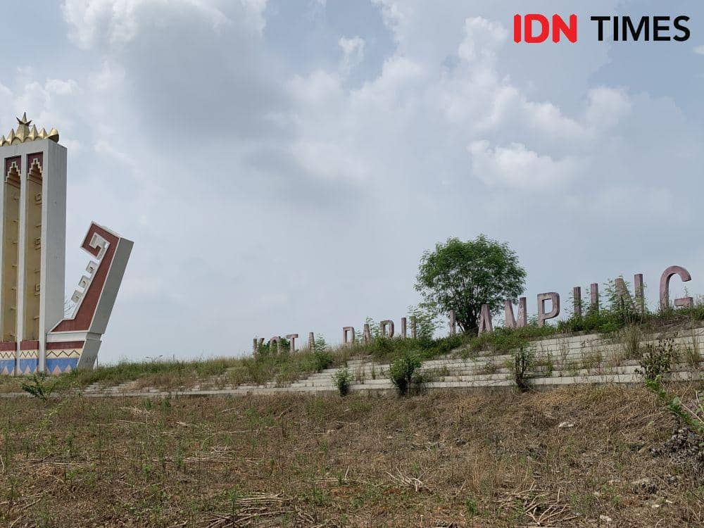 Gedung DPRD Komplek Projek Kota Baru Lampung. (IDN Times/Rohmah Mustaurida)
