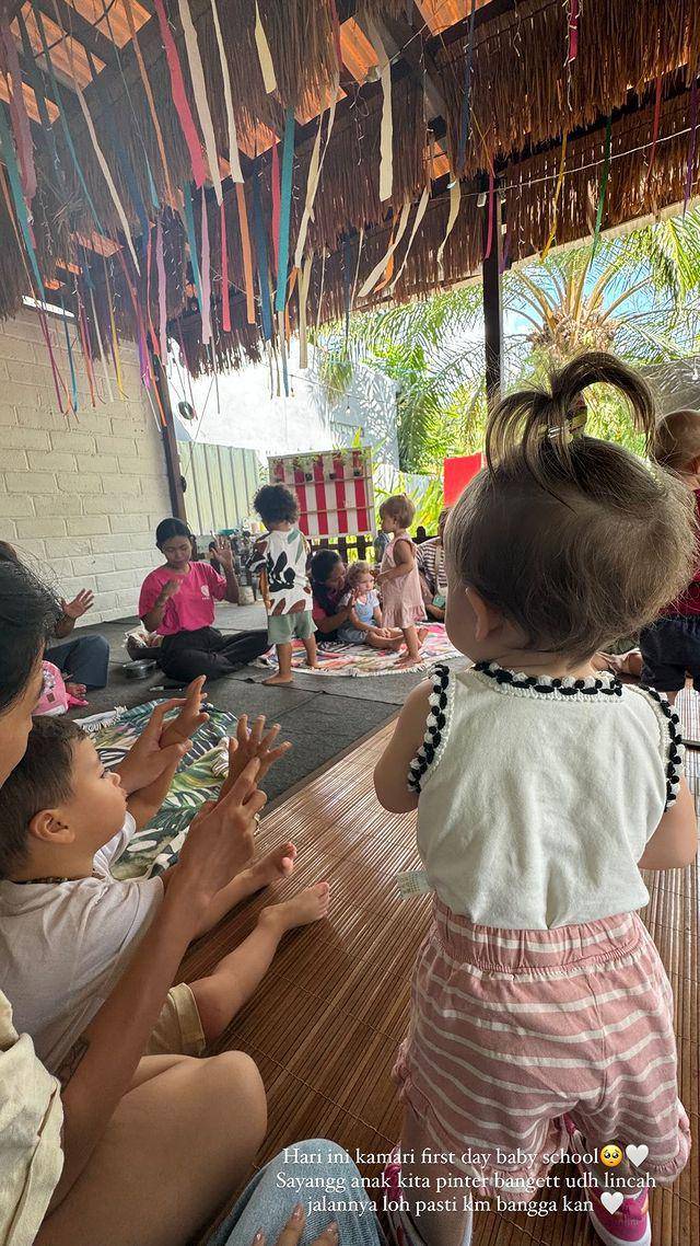 potret Jennifer Coppen temani Kamari sekolah (instagram.com/jennifercoppenreal20)