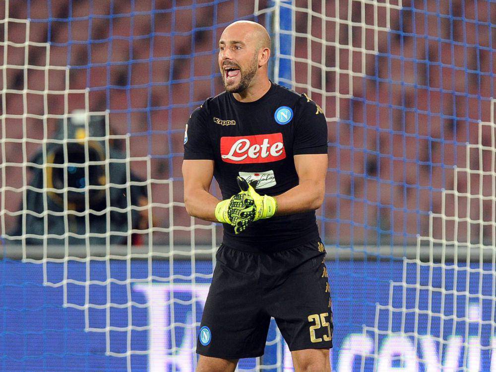 Pepe Reina berseragam Napoli. (x.com/sscnapoli)
