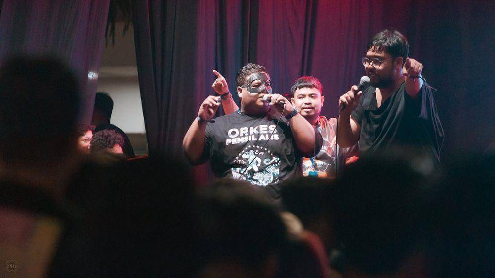 Penampilan Mukti Entut bersama Orkes Pensil Alis dalam gelaran Stand up Fest 2023. (Instagram.com/orkespensilalis