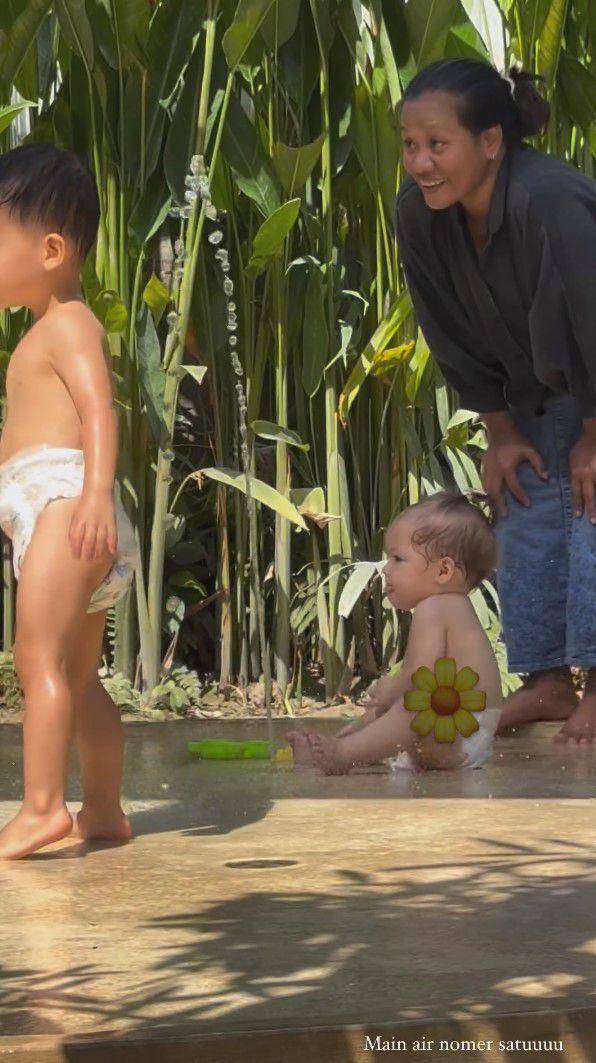 potret Jennifer Coppen temani Kamari sekolah (instagram.com/jennifercoppenreal20)